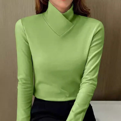 Liora Castelli | Elegant Turtleneck Fit