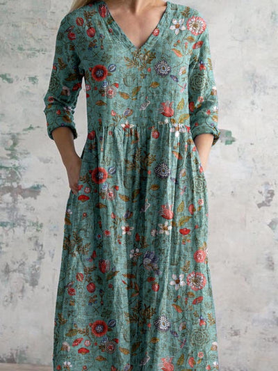 Evelyn | Stylish V-Neck Floral Dress